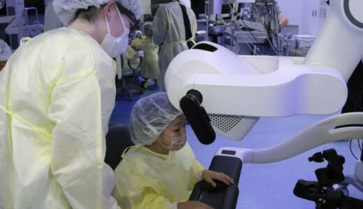 手術支援ロボ、市民が体感