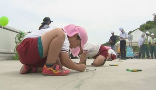 今年度開通予定の山陰道湖陵・多伎道路に園児がお絵かき