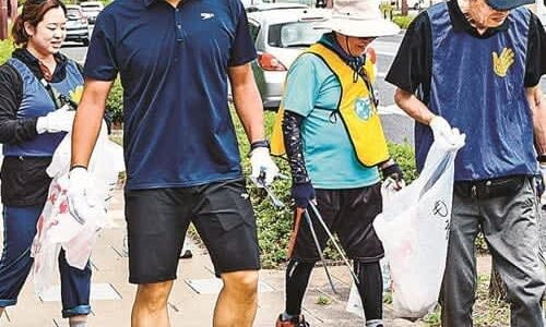 五輪メダリストの松田丈志さんも参加し「スポーツごみ拾い」　中海を泳ぐ「オープンウォータースイム」のプレイベント　鳥取県米子市