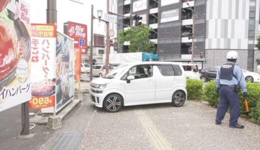 朝から酒気を帯びて運転し車４台が絡む事故を起こす　会社員の男(29)を逮捕　最終的に歩道に突っ込み店の看板に衝突　「酒は飲んでいません」と容疑否認