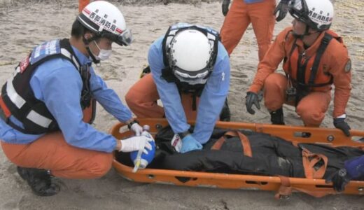 間もなく海開き　米子市の皆生海岸　水難事故を想定し救助訓練
