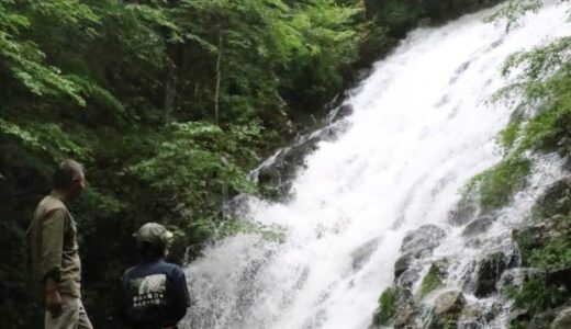 「布滝」の滝開き　マイナスイオンと迫力の光景の中　行楽客の安全を祈念／岡山・津山市