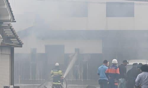 【続報】鳥取市で民家2棟が全焼　「事故かと思ったら、屋根から火柱が」隣の家にも燃え移る　初期消火した男性が熱中症の疑い