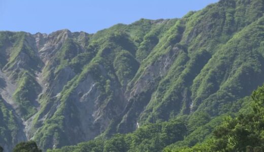 「腰から左ふくらはぎにかけてけいれんが起こり動けなくなった」大山登山で下山中に熱中症か　男性(70代)をドクターヘリで救助、救急搬送