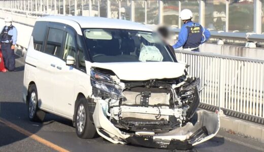 鳥取・島根にまたがる橋で事故　4人けが　車線はみ出し車3台絡む