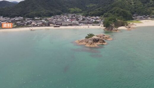 「浦富海岸で友人が流された」7人グループで海水浴、大阪の男子大学生2人が沖に流される　1人は自力で浜辺に戻る　1人は居合わせた遊泳客2人に助けられる　3日前までは海水浴場が開設されていた