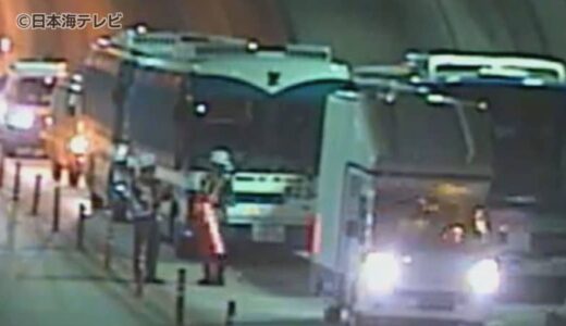 鳥取県警の大型バス2台と路線バスが衝突　警察官3人が重軽傷　路線バスの運転手にけがは無し　乗客は乗っておらず　広島県庄原市の松江道