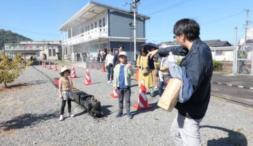 ミニSL乗車体験　「鉄道の日」に合わせ　実際に石炭を燃やし走行／岡山・津山市