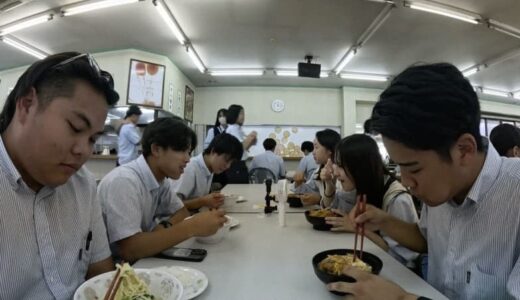 【先週読まれた人気記事】全国の高校で唯一！巨大チェーン店の人気メニューが味わえる学食！行列ができる期間限定メニューも
