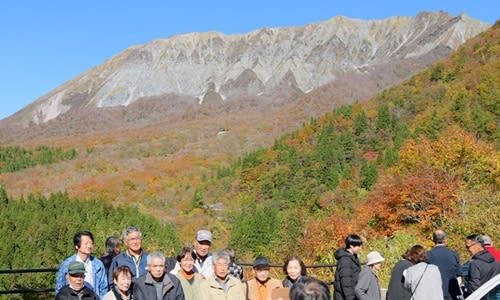 【紅葉】ようやく秋色の大山雄大　鍵掛峠で絶景楽しむ　15日ごろまで　鳥取県