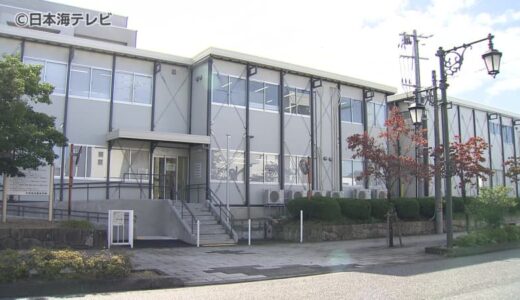 コンビニで20代女性の胸を触ったとして略式起訴されていた元鳥取市役所勤務の50代の男に罰金10万円の略式命令　鳥取簡易裁判所