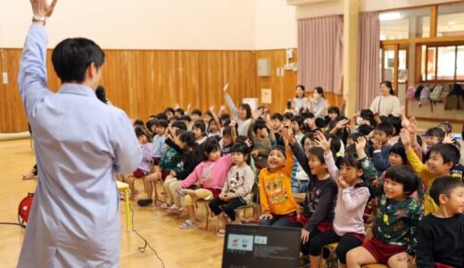 子ども園に「ミキプルーン文庫」　ミキプルーンの三基商事が本寄贈「笑顔の架け橋に」　鳥取県北栄町