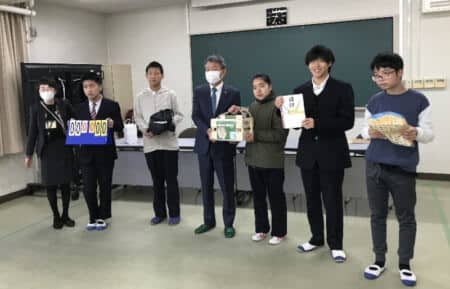 中国遊商が子供支援チャリティー・ゴルフコンペ、特別支援学校等に事業活動用物品を寄贈