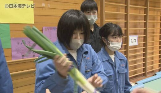 生徒による心のこもった手作り商品の販売会　約1か月まえから準備を進めた養護学校の生徒による野菜や置物など　鳥取県鳥取市