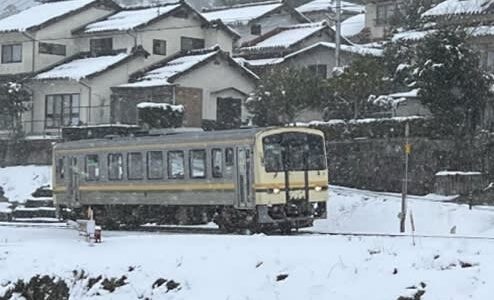 19日朝にかけ「大雪」に警戒　島根東部、鳥取の山沿いで40センチ　不要不急の外出控えて　JR木次線、因美線で運転取りやめ　尾道松江線も通行止め
