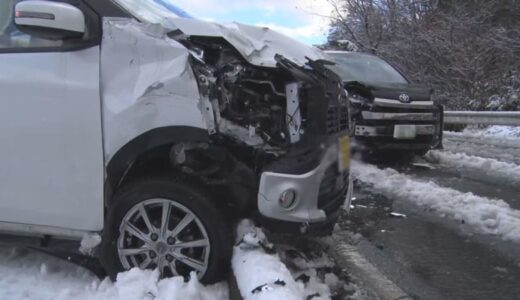 積雪残る道路で車同士の正面衝突…スリップか？道路に雪の重みでしなだれる竹…竹の除雪作業も続く