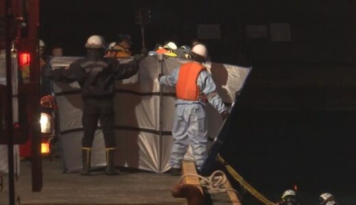 「岸壁にタイヤ痕がある」　ダイバーが捜索　海中に沈んだ軽乗用車から年配とみられる男性の遺体発見