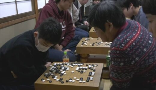 ６８歳差対決の勝者は？　１月５日は「囲碁の日」　愛好者ら新春初打ち