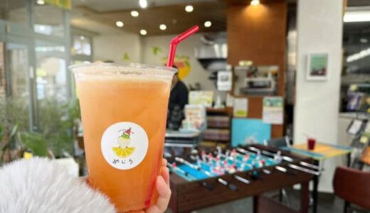 【ジューススタンドめじろ】鳥取駅近くの憩いの場！レトロかわいい店内と搾りたてのフレッシュジュースがめじろおし！｜鳥取市