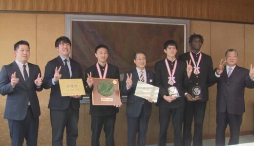 強豪校を次々と撃破…鳥取城北男子バスケ部「ウインターカップ」準優勝を平井知事に報告　「夢のような快挙」健闘讃える