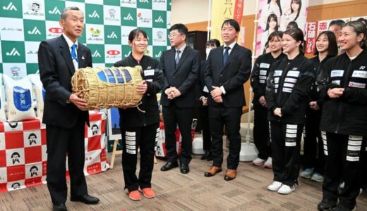 チアフルにおいしい贈り物　バドS／Jリーグ1部昇格祝い　4団体から県産農畜産物