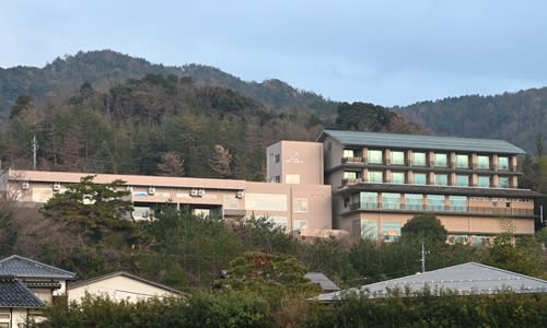 旧国民宿舎がリニューアル、ワンちゃん泊ルーム4室も　鳥取・倉吉、4月26日開業　露天風呂、ロウリュ設備も「障害の方や親子3世代でも泊まれる」