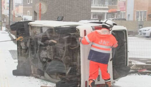 「気づいたら横転…なめてました」県道で車線変更しようとしたところ…車がスリップして横転事故