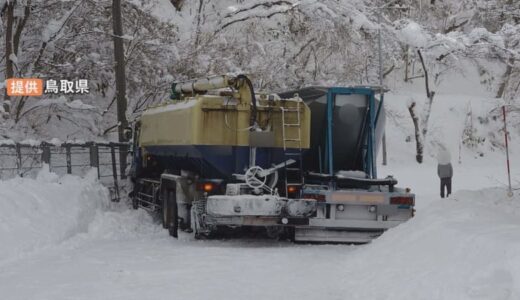 大雪の国道で大型トレーラーがスリップ、大型トラック2台が巻き込まれ「立ち往生」発生…約7時間通行止めに　知事が現場視察…対策は？
