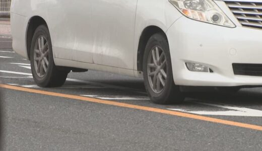 道路のシマシマ「ゼブラゾーン」走行すると交通違反？警察に聞いてみると…　停止したら「３か月以下の懲役」「５万円以下の罰金」となる場所も