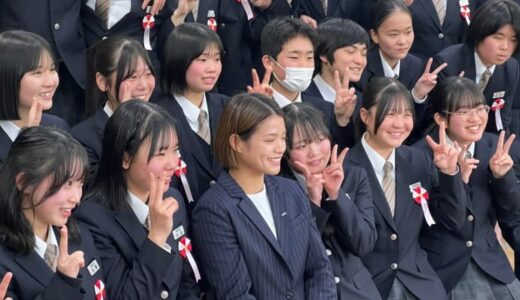 「自分自身の夢を追い続けることを大切に」　柔道オリンピック金メダリスト・阿部詩選手がサプライズ登場　中学校の卒業式に