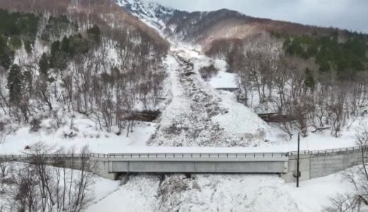 大山で大規模な雪崩発生「一ノ沢」が雪で埋まる…沢にかかる県道の橋に被害確認　注意呼びかけ（鳥取）