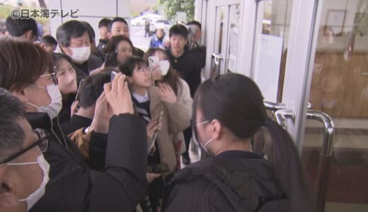 県立高校合格発表で受験生に春の便り　発表のオンライン化が進み掲示板の規模は縮小　デジタル化推進で教職員の負担軽減につなげる狙い　鳥取県