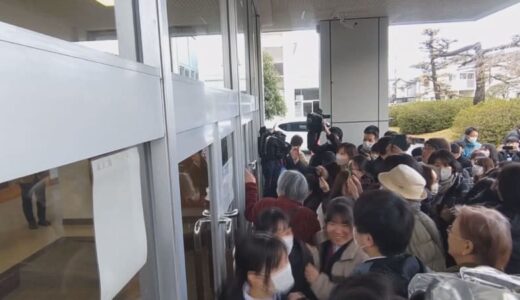 鳥取県公立高校合格発表　約3300人に「春」　WEBでの同時発表が始まり、学校での掲示発表は規模縮小も…大勢詰めかけ喜び分かち合う