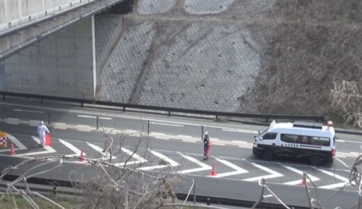 【続報】山陰道でトラック同士の正面衝突事故…1人重傷のもよう　片側1車線のワイヤーロープが設置されていない区間
