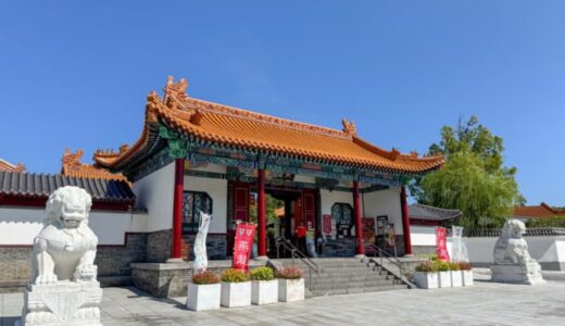 SNSで注目、まるで海外な写真！丸窓からのぞくカラフルな景色が素敵な中国庭園｜鳥取県湯梨浜町