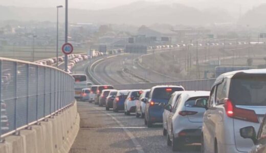 山陰道で車4台が絡む玉突き事故　1時間にわたって全面通行止め　5人を救急搬送　鳥取県米子市