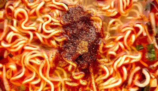 【ご当地カップ麺『鳥取ゴールド 牛骨ラーメン』食べ比べ】新発売の「赤」は辛い物好き必見！どこに売ってる？