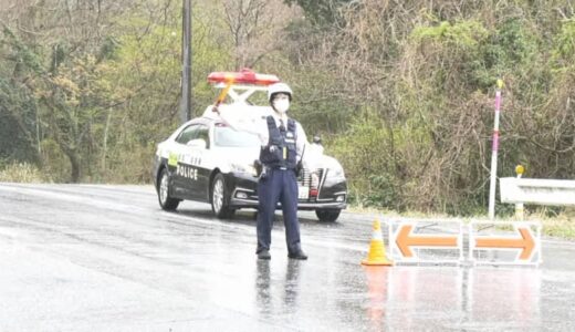 「マイクロバスから火と煙が出ている」走行中のマイクロバス車両火災　エンジンルーム部分から煙が…　鳥取県大山町